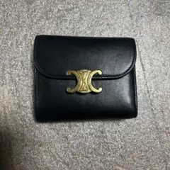 最終価格　セリーヌ　トリオンフ　ブラックレザー三つ折り財布 ゴールドロゴのサムネイル