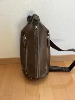 ダブルスタンダードクロージング 本革 カービング ショルダーバッグ 黒 