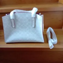 コーチ　ホワイトロゴショルダーバックバッグ