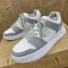 新品★メンズ★26.0cm★軽量 撥水 フェイクレザーダッドスニーカー 白 灰色