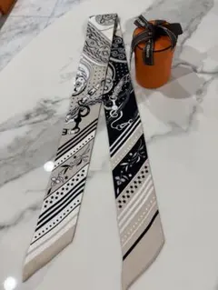 エルメス ツイリー アマゾンの祭典 バンダナ柄 ネイビー×ホワイト
