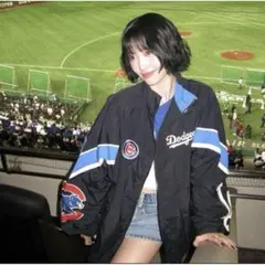 櫻坂46 人気のロックTシャツとサクラミーツのトラックジャケットの