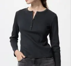 ユニクロ　リブヘンリーネックロンT