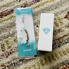 SHINeeアモーレパシフィック　リップバーム　＆　特典ストラップのサムネイル