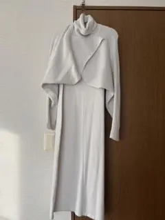 ホワイトロングワンピース タートルネック