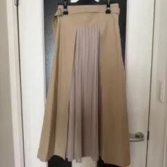 アドーアロングフレアスカート カーキ系に見えますがベージュと茶色の