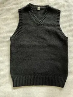 無印良品　黒ニット　 Vネック ベスト　Ｍサイズ