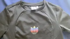 adidas グラデーション トレフォイル Tシャツのサムネイル