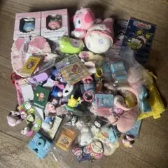 ガチャガチャ　カプセルトイ他　サンリオ　大量　まとめ売り　60点以上