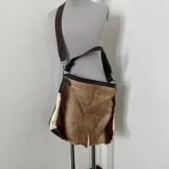 ユニークな毛皮とレザーのショルダーバッグ　肩がけバッグ