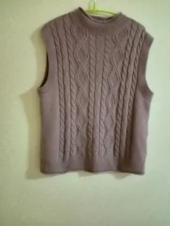 ケーブル編み ニットベスト Ｓサイズ
