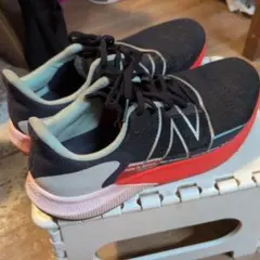 New Balance ランニングシューズ ブラック/レッド