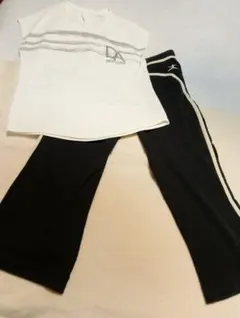 DANSKINのヨガウエア、上下セット