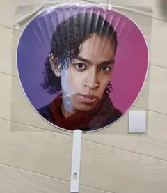 草間リチャード敬太　団扇