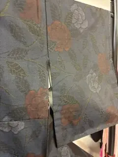 新品 希少【泥大島紬】お洒落で上品な紬 落ち着いた色合いに花模様 袷