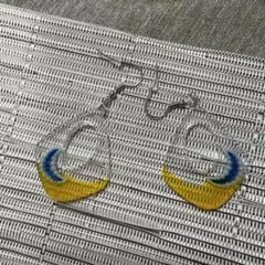 アクリル製イエローブルーピアス金具アレルギー対応