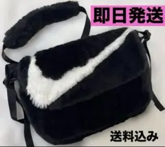 Nike ファーショルダーバッグ ブラック