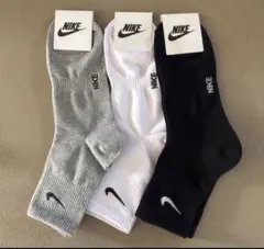 Nike ソックス　3足セット　25〜28cmのサムネイル