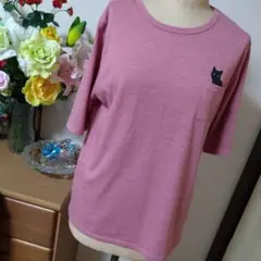 胸ポケット 黒猫プリント Tシャツ ピンク