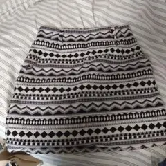 幾何学模様タイトスカート