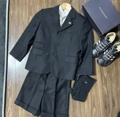 バーバリー　フォーマルスーツ　入学式　120 ホースマーク　ピンバッジ