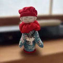 手作り布製人形 赤と青の花柄