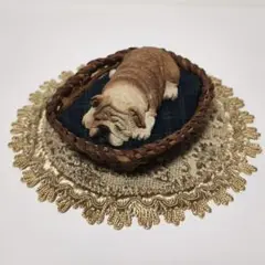 陶器置物　お昼寝する犬