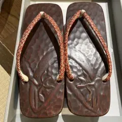 鎌倉彫　下駄　22.5cmの女性用