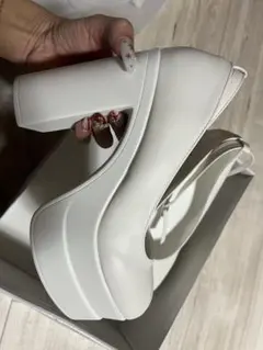 ホワイト ヒール ストラップ付き/23.5cm