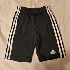 キッズ　adidas 黒 ハーフパンツ 120サイズ