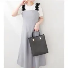 新品タグ付きナチュラルクチュール 肩フリルフレアワンピースライトグレー