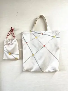 着物リメイク　エコバッグ　小紋　白地に破線柄と小さな絞り柄