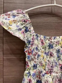 美品　Gap 花柄 半袖ワンピース 130cmのサムネイル