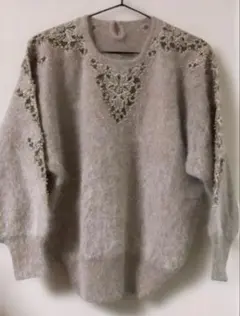 ビジュー付きニット