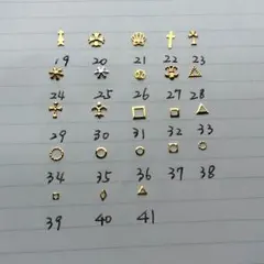 ネイルパーツ300円40個 自由選べられます