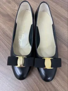 フェラガモ ヴァラ パンプス ローヒール 黒 22.5cm