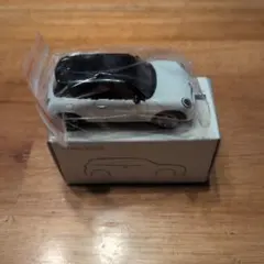 c*n様 MINI ダイキャストカー ホワイト/ブラックのサムネイル