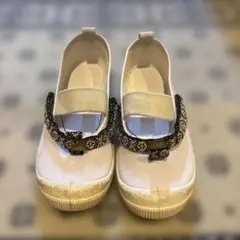 ホワイトストラップ付きカジュアルシューズ七五三　草履風　スリッポン