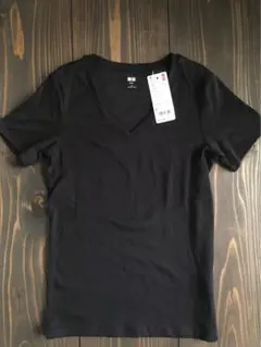 ユニクロ Tシャツ Vネック 新品 サイズS 秋冬もインナーで重宝品