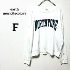 【Champion×earth】コラボ スウェット オフホワイト F ロゴ入りのサムネイル