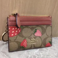 美品COACH ストロベリー柄コインケース パスIDケースキーリング付 