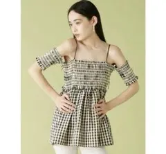 Lily Brown 3wayシャーリングペプラムトップスのサムネイル