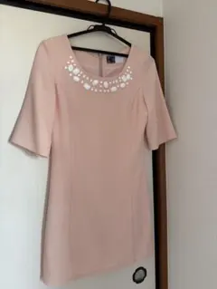 ビーズ装飾ピンクワンピース