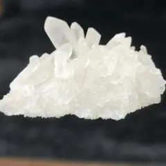 【天然水晶クラスター】透明感抜群 大型ポイント群晶　765g 天然水晶クラスター】透明感抜群 大型ポイント群晶 765g - メルカリ