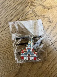 【新品未使用】新品】ディズニークリスマス2023 シンデレラ城　ピンバッジ