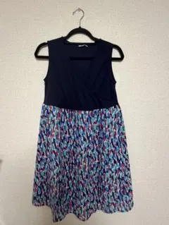 ノースリーブひざ丈ワンピース カラフル柄