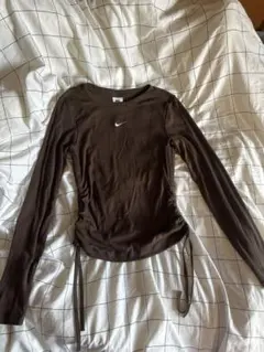 NIKEロンTブラウン