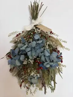 紫陽花と野ばらの実のスワッグ　ドライフラワースワッグ　ドライフラワー