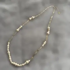 フェイクパールと金属チェーンのロングネックレス