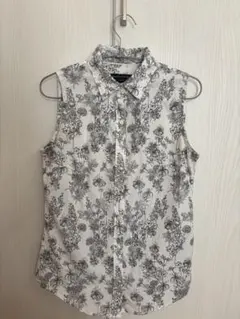 お値下げ中！【美品】BANANA REPUBLIC ノースリーブシャツ 花柄